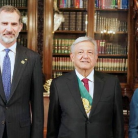 Felipe VI y el presidente mexicano López Obrador junto a su esposa Beatriz Gutiérrez en México. / EFE