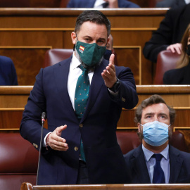  El líder de Vox, Santiago Abascal, se dirige al presidente del Ejecutivo en la sesión de control al Gobierno celebrada este miércoles en el Congreso. EFE/Juan Carlos Hidalgo