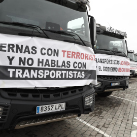  Vista del comienzo de la marcha lenta que protagonizan los camioneros con salida este miércoles en el estadio Wanda Metropolitano de Madrid en la décima jornada de protesta, pese la ayuda de 500 millones de euros anunciada por el Gobierno 