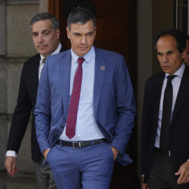 MADRID, 13/07/2022.- El presidente del Gobierno, Pedro Sánchez (c), y el secretario de Estado de Comunicación, Francesc Vallès (d), durante la segunda jornada del debate sobre el Estado de la Nación este miércoles en el Congreso. EFE/ Maris