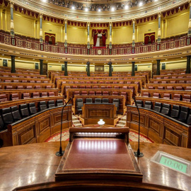 Hemiciclo vacío del Congreso de los Diputados visto desde la tribuna de oradores. E.P./Ricardo Rubio