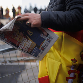  Un manifestante en las inmediaciones de una protesta organizada por Vox , noviembre de 2022, en Madrid.- EP