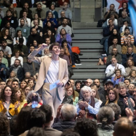  La portavoz nacional del BNG y candidata a la Presidencia de la Xunta, Ana Pontón, interviene durante el cierre de la campaña, en Santiago de Compostela.- EP