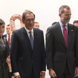 Los Reyes inauguran ARCO y no pasan junto al 'Ninot'