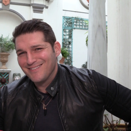 Manu Tenorio presenta su nuevo single 'Llevo tu luz'