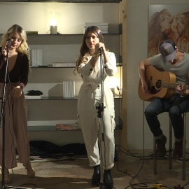 Lucía y Natalia Gil presentan #LoQueEsNuestro por el 8M