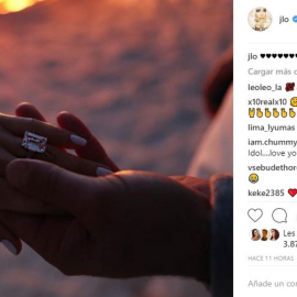 Jennifer López anuncia su compromiso con Álex Rodríguez