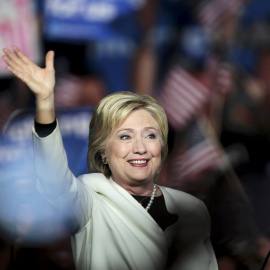 La candidata a la presidencia de EEUU , Hillary Clinton, habla sobre los resultados de las primarias del "super martes" en un acto de campaña en Miami, Florida. REUTERS / Javier Galeano