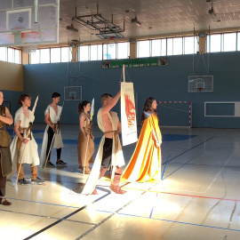 Profesor convierte su asignatura en un juego de mesa en vivo de 'Juego de Tronos'