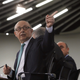 El ministro de Hacienda, Cristóbal Montoro, durante la rueda de prensa posterior a la reunión del Consejo de Ministros en que se aprobó la actualización del Programa de Estabilidad. EFE/Juan Carlos Hidalgo