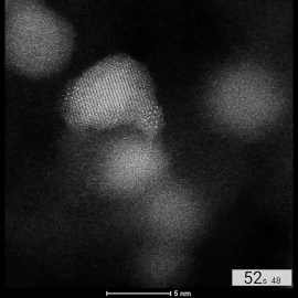Observan nanopartículas formándose a nivel atómico y en tiempo real