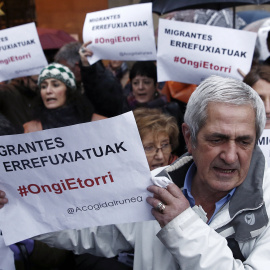 Pamplona se ha sumado al resto de ciudades españolas en su rechazo al acuerdo Unión Europea-Turquia sobre los refugiados, albergando una concentración en la que ha pedido un voto en contra del mismo, por considerarlo "ilegal, inmoral y que 