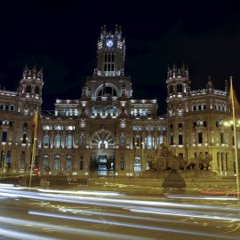 La Plaza de Cibeles y el Ayuntamiento de Madrid, antes del apagón por la Hora del Planeta.- Sergio Perez (REUTERS)