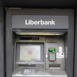 Cajero autómatico de una sucursal del banco Liberbank. E.P.