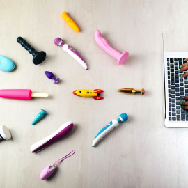 Imagen de un lote de juguetes eróticos para veganos. Javier Gamonal.