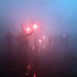 Los manifestantes durante una protesta contra la reforma de la legislación laboral del presidente François Hollande en la capital francesa de París. ALAIN JOCARD / AFP