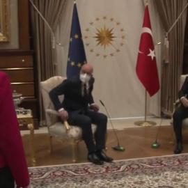 El presidente de Turquía, Erdogan, recibe a la presidenta de la Comisión Europea con un protocolo machista