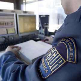 Un empleado de Segur Ibérica.