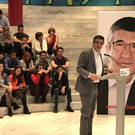 El candidato a liderar el PSOE Patxi López durante su intervención hoy en un acto público en Santander. E.P.
