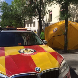 Las víctimas son un chico y una chica que han fallecido en el acto.EMERGENCIAS MADRID