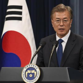 El nuevo presidente surcoreano, Moon Jae-in, ofrece una rueda de prensa. | KIM MIN-HEE (EFE)