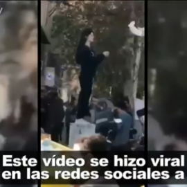 La activista Vida Movahed, condenada a un año de prisión por quitarse el velo públicamente en Irán