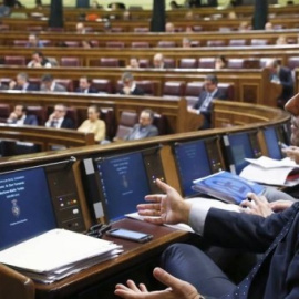 El coordinador general del PP, Fernando Martínez-Maillo, en su escaño, durante un pleno del Congreso. Archivo EFE