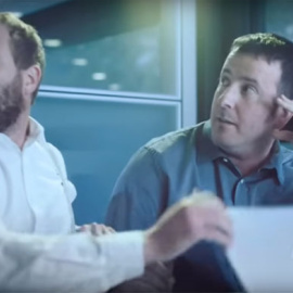 Empleados en la oficina /beIN