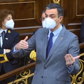 Sánchez, a Abascal: "Defienden una sociedad donde caben ustedes, sus amigos del PP y el resto, fuera"