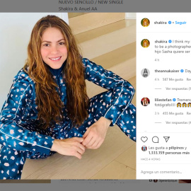 Shakira posa con su mejor cara para su fotógrafo favorito
