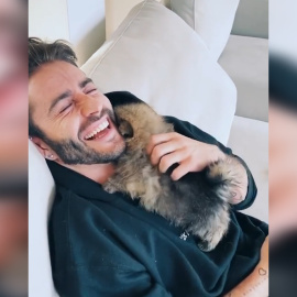 Pelayo Díaz, obligado a defenderse tras la llegada de su perro