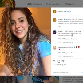 Shakira luce una camiseta hecha por su diseñador favorito