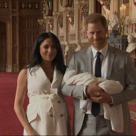 Primer posado familiar de Meghan y Harry con su hijo