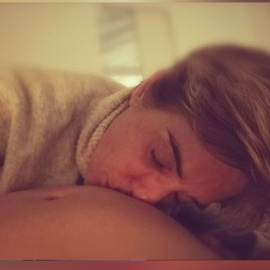 Anabel Alonso presume de la tripita de embarazada de su mujer