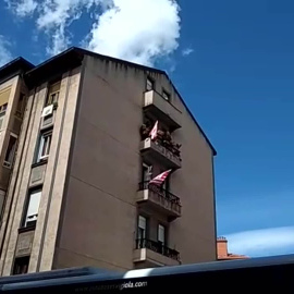 Barakaldo recuerda con banderas el frustrado encuentro Athletic- Real