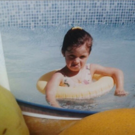 Sara Carbonero comparte una fotografía sobre su infancia