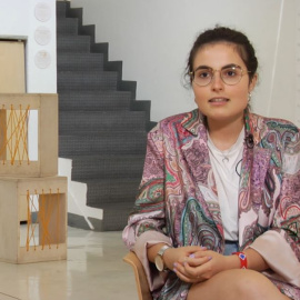 Lucía, contratada como becaria sin remuneración: "Te llaman becario para maquillar el trabajo que haces"