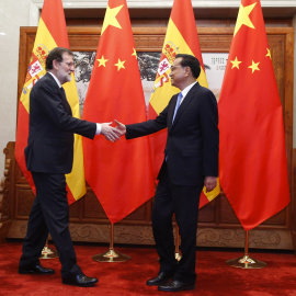 El premier chino Li Keqiang recibe al presidente de Gobierno español, Mariano Rajoy. EFE