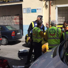 Sanitarios atienden al butronero 'Niño Sáez' tras ser disparado./Emergencias Madrid