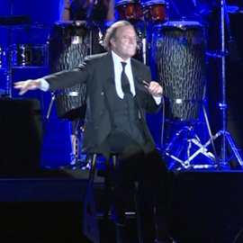 Julio Iglesias recibe un Grammy honorífico por su trayectoria