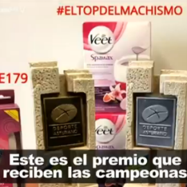 El premio más machista: Un vibrador y un kit de depilación