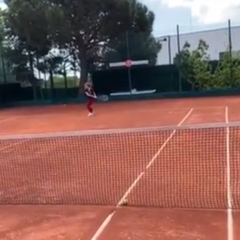 Shakira sorprende a sus fans con un vídeo jugando al tenis