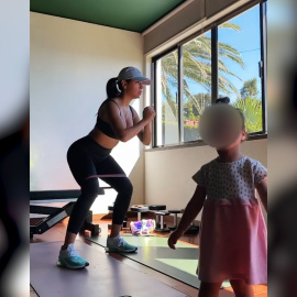 La pequeña Alana le coge el móvil a Georgina mientras entrena