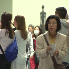 Largas colas en el Museo del Prado en el Día Internacional de los Museos