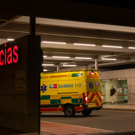 En la imagen una ambulancia en la entrada principal del Hospital Universitario Puerta de Hierro de Majadahonda, el 18 de agosto de 2021.