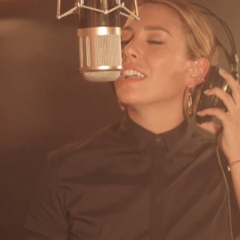 Blanca Suárez derrocha voz en el videoclip 'Luna llena'