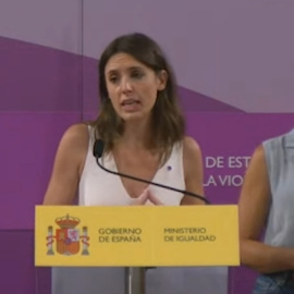 Irene Montero presenta el 'punto violeta': "Que las mujeres víctimas de violencia de género sepan que la sociedad está con ellas"