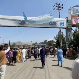 El caos se apodera del aeropuerto de Kabul
