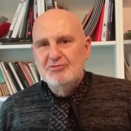 Antón Reixa presenta y rapea su último vídeo con Os Resentidos