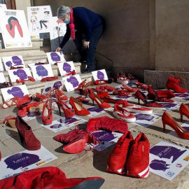 Intervención de la artista creativa Diana Raznovich en la Subdelegación del Gobierno en Alicante en el acto conmemorativo del 25N Día Internacional de la Eliminación de la Violencia contra la Mujer.EFE/Morell